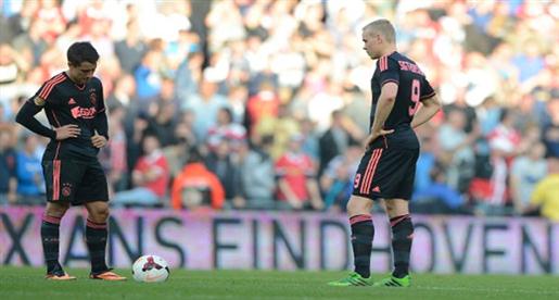 أيندهوفن يسحق أياكس أمستردام برباعية ويتصدر الدوري الهولندي